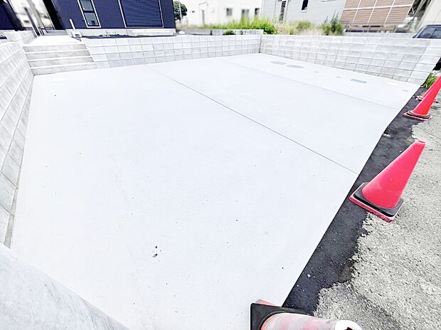 【駐車場】目の前が駐車場だと雨の日も大量にお買い物をした時も便利ですね