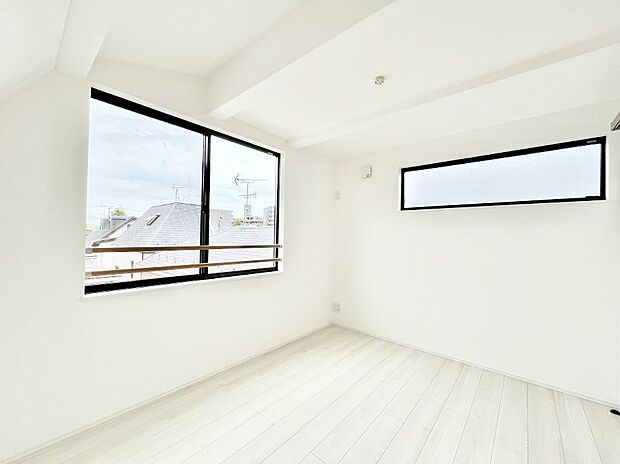 【洋室】爽やかな日差しがお部屋全体を優しく包み込んでくれます