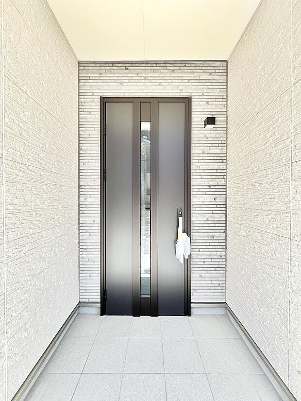【玄関】大切な家族、来客を出迎える玄関。