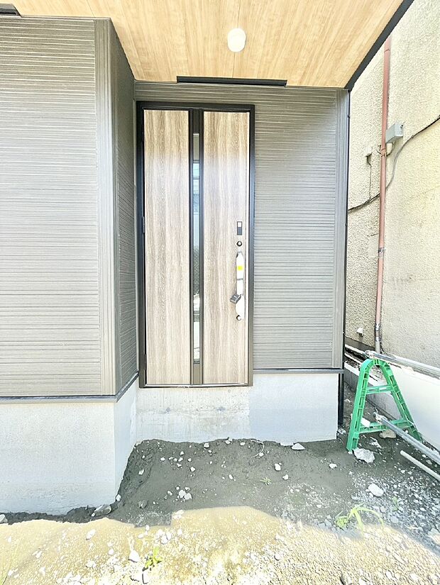 【玄関】大切な家族、来客を出迎える玄関。