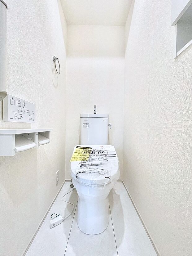 【トイレ】トイレは温水洗浄機能付き