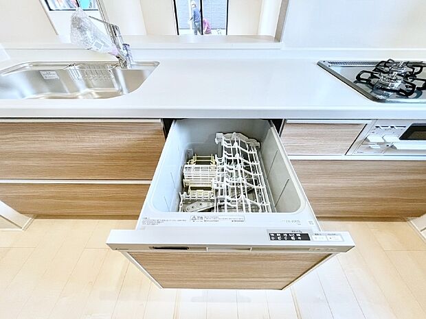 【食洗機】面倒なお片づけは食洗機にお任せ！家事の負担が減って、時間にも気持ちにもゆとりができます。