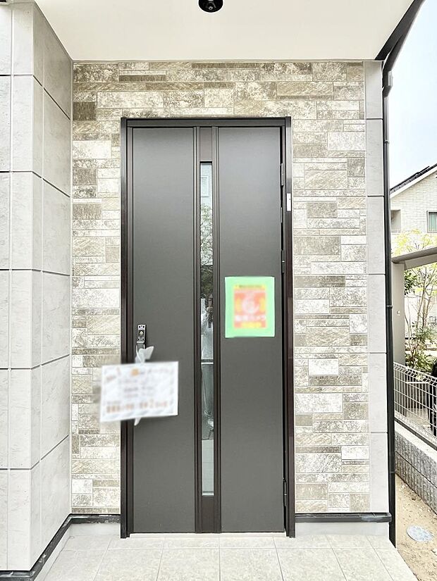 【玄関】大切な家族、来客を出迎える玄関。