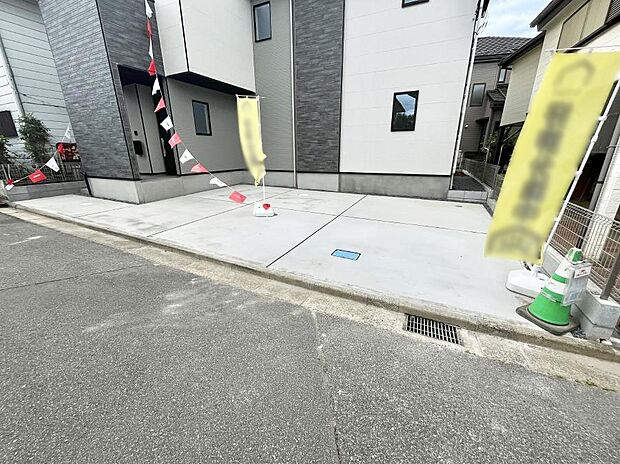 【駐車場】駐車2台可能!急なお客様の駐車に。また、ご家族の自転車スペースとしても大活躍。