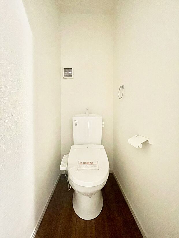 【トイレ】トイレは1階と2階それぞれに配置されていてとても便利です。 
