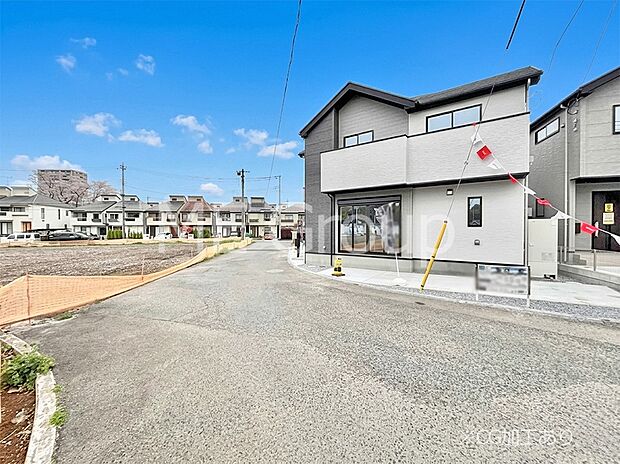 【前面道路含む現地写真】堂々完成!! ここから始まる新生活を応援いたします!