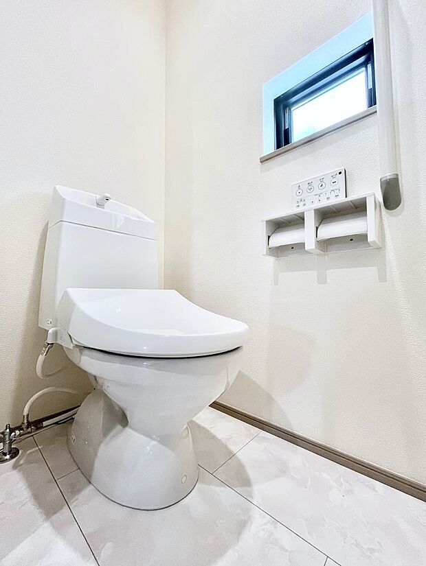 【トイレ】トイレは温水洗浄機能付き
