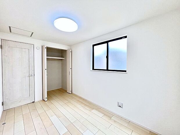 【寝室】収納が充実しているので居住スペースを広々使えます
