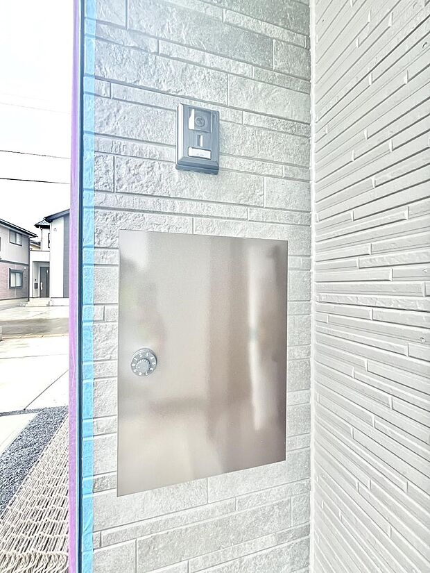 【その他現地】シンプルなデザインのポスト