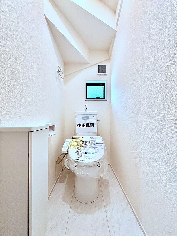 【トイレ】トイレは温水洗浄機能付き