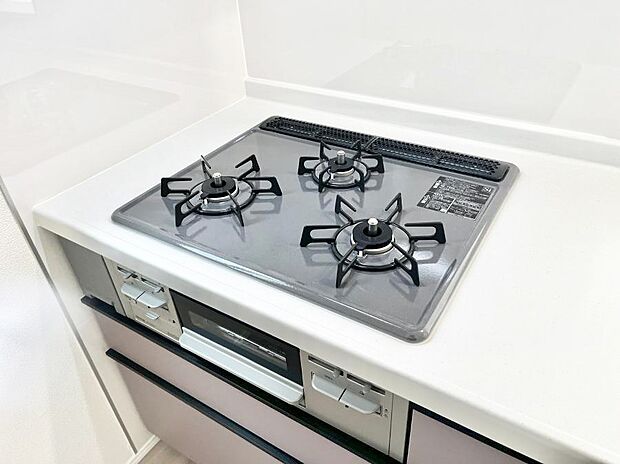 【三ツ口コンロ】三口ガスコンロでお料理が一気にはかどりそう。