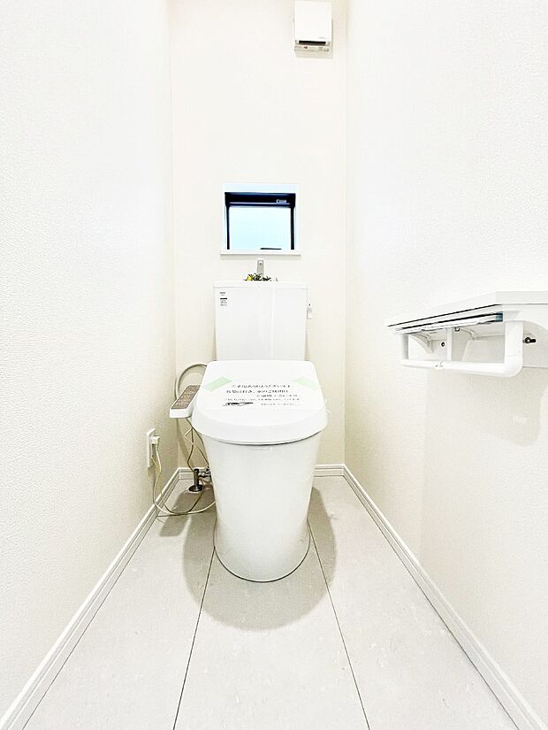 【トイレ】トイレは温水洗浄機能付き