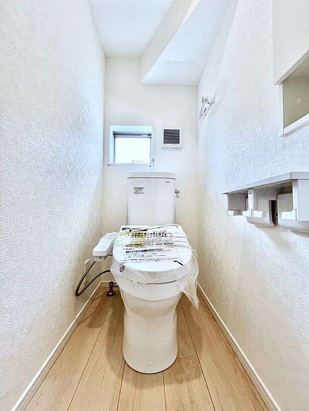 【トイレ】トイレは温水洗浄機能付き