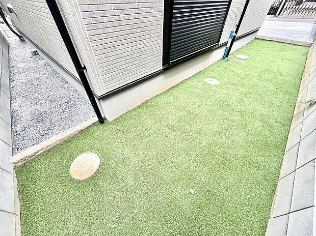 【庭】ガーデニングや家庭菜園も楽しめるお庭付き。