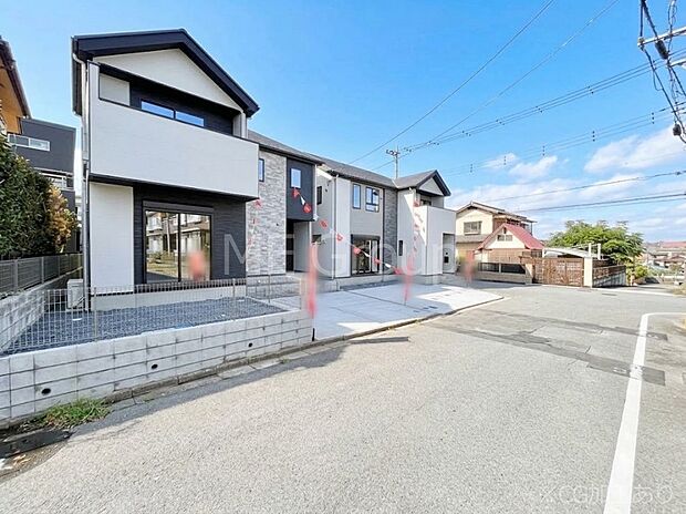 【前面道路含む現地写真】見通しの良さとともに、街並みに開放感を与えてくれます。 