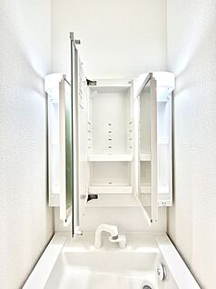 三面鏡裏収納