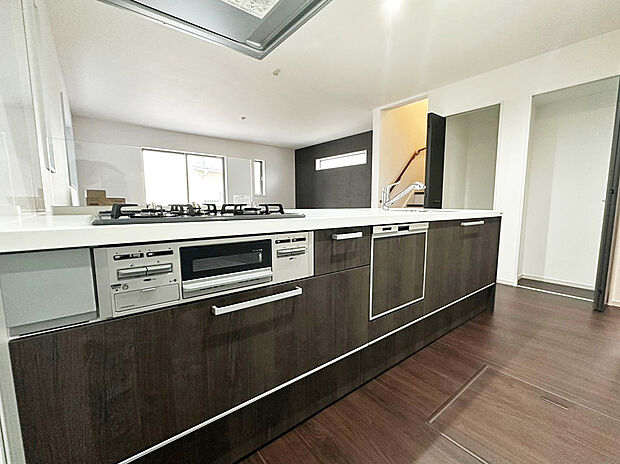 3号棟キッチン
ペニンシュラ型の対面キッチンはリビングを全体的に見渡すことが出来ます♪