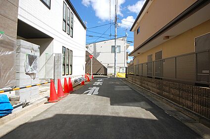 【外観・前面道路】