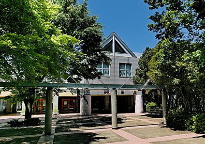 二の宮小学校 127m