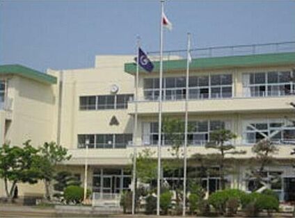 牛久市立牛久小学校 約30m(徒歩約1分)
