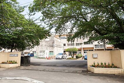 阿見町立本郷小学校 約2,500m（徒歩約32分）