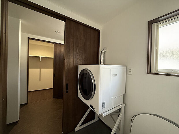 【ランドリールーム】脱衣兼ランドリールームには乾太くんを完備。家事ラクには欠かせないアイテムです。