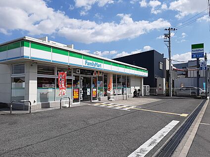 ファミリーマート 約750m(徒歩10分)
