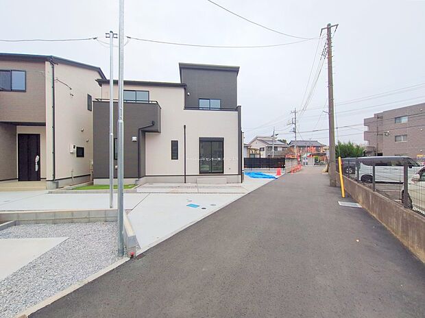 『１号棟』
ひとたび扉を開けばそこに待っているのは上質な空間とマイホームでの新生活をイメージさせる優雅なひととき。「この家なら…」ではなく「ここに住みたい♪」と思う感動をお届けいたします。