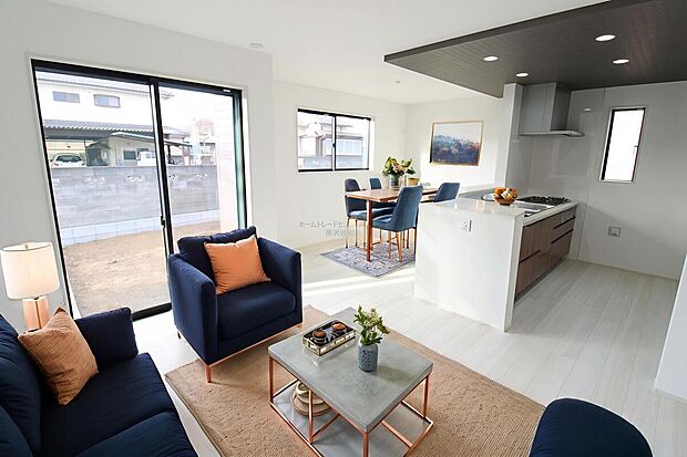 広々としたLDKに、自分好みのインテリアでレイアウト。季節ごとに模様替えなども、楽しみの一つとなりそうです。※家具をCGで加工しています。家具付き販売ではございません。