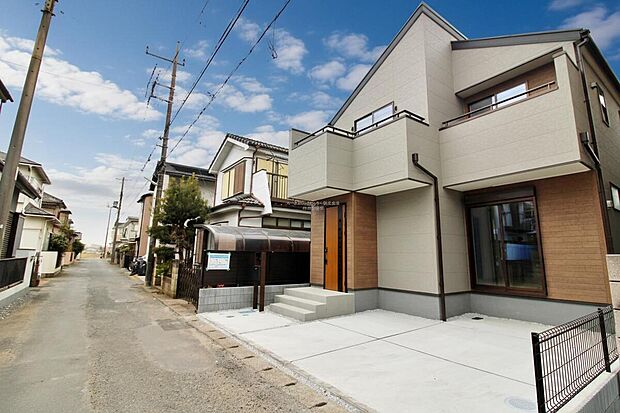 ひとたび扉を開けばそこに待っているのは上質な空間とマイホームでの新生活をイメージさせる優雅なひととき。「この家なら…」ではなく「ここに住みたい♪」と思う感動をお届けいたします。