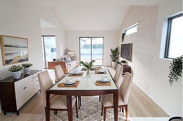 広々としたLDKに、自分好みのインテリアでレイアウト。季節ごとに模様替えなども、楽しみの一つとなりそうです。※家具をCGで加工しています。家具付き販売ではございません。