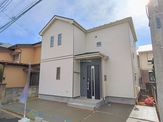 【現地外観写真】
『A号棟』
気になった物件すぐにご見学対応させていただきます♪平日・お仕事帰りなど、いつでもご案内可能です♪周辺環境と併せて、実際に現地をご確認ください♪