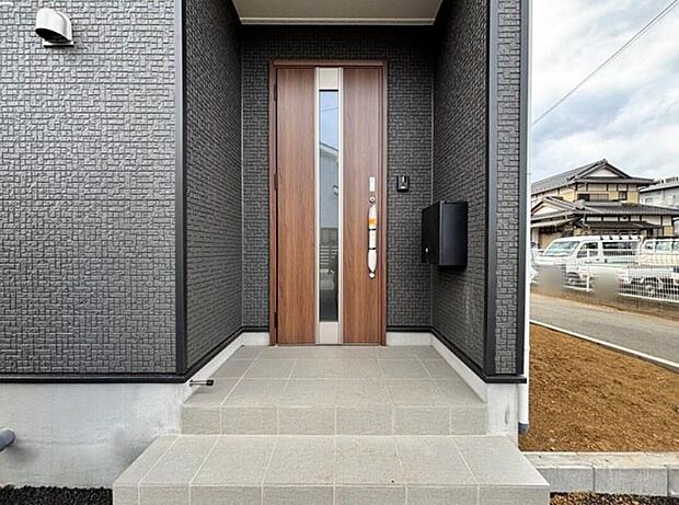 『１号棟』
住宅性能評価で耐震等級３（最高等級）を取得！お客様を守る大切な住宅だからこそ、第三者の検査を受けて安心して住んでいただける住宅をご案内させて頂きます。