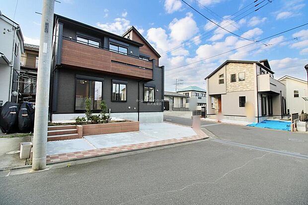 『１号棟』
ひとたび扉を開けばそこに待っているのは上質な空間とマイホームでの新生活をイメージさせる優雅なひととき。「この家なら…」ではなく「ここに住みたい♪」と思う感動をお届けいたします。