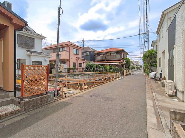 『１号棟』
ひとたび扉を開けばそこに待っているのは上質な空間とマイホームでの新生活をイメージさせる優雅なひととき。「この家なら…」ではなく「ここに住みたい♪」と思う感動をお届けいたします。