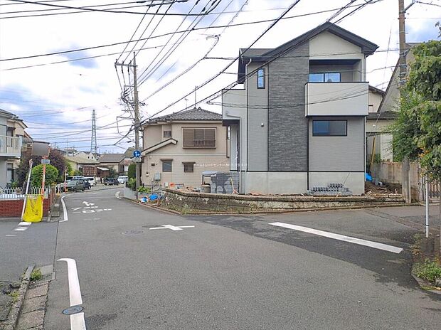 『１号棟』
ひとたび扉を開けばそこに待っているのは上質な空間とマイホームでの新生活をイメージさせる優雅なひととき。「この家なら…」ではなく「ここに住みたい♪」と思う感動をお届けいたします。