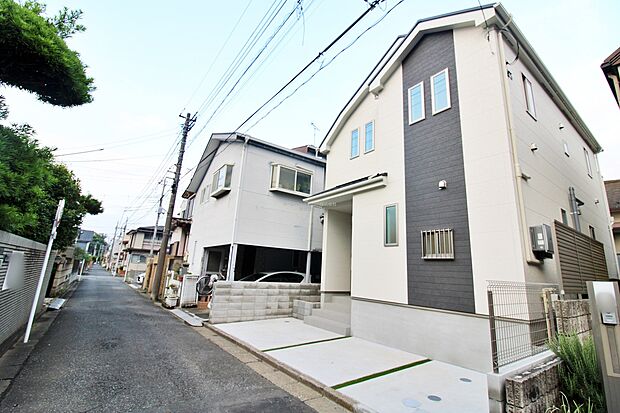 『A号棟』
ひとたび扉を開けばそこに待っているのは上質な空間とマイホームでの新生活をイメージさせる優雅なひととき。「この家なら…」ではなく「ここに住みたい♪」と思う感動をお届けいたします。