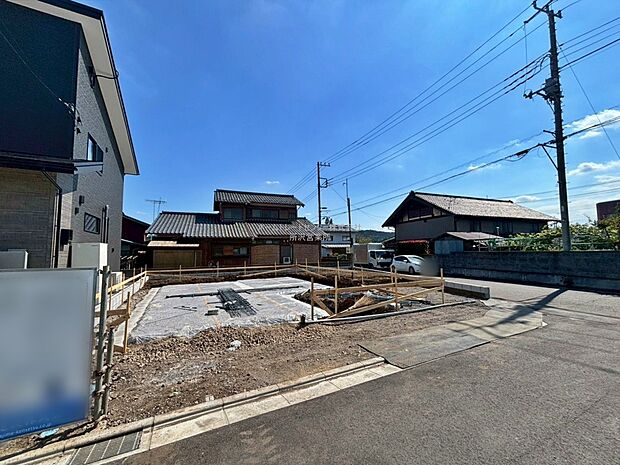 『1号棟』
気になった物件すぐにご見学対応させていただきます♪平日・お仕事帰りなど、いつでもご案内可能です♪周辺環境と併せて、実際に現地をご確認ください♪