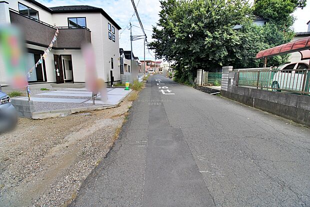 【前面道路含む現地写真】コストコ、アウトレットパークまで約2キロ!週末のショッピングが楽しめますね♪国道にアクセスしやすくお車でのお出かけも快適です♪