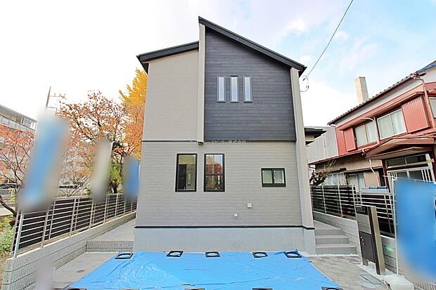 【現地外観写真】住宅性能評価で耐震等級３（最高等級）を取得！お客様を守る大切な住宅だからこそ、第三者の検査を受けて安心して住んでいただける住宅をご案内させて頂きます。その頑丈さを、ぜひ現地にてご体感くださいませ。