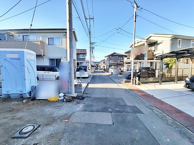 【前面道路含む現地写真】『C号棟』
ひとたび扉を開けばそこに待っているのは上質な空間とマイホームでの新生活をイメージさせる優雅なひととき。「この家なら…」ではなく「ここに住みたい♪」と思う感動をお届けいたします。