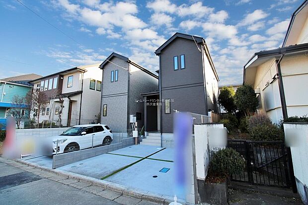 【現地外観写真】『A号棟』
住宅性能評価で耐震等級３（最高等級）を取得！お客様を守る大切な住宅だからこそ、第三者の検査を受けて安心して住んでいただける住宅をご案内させて頂きます。