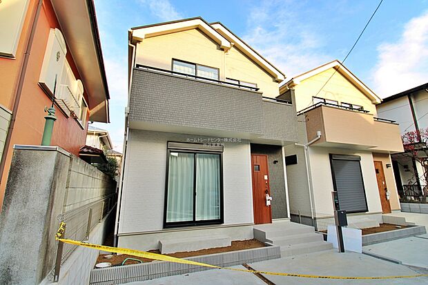 【現地外観写真】『A号棟』
住宅性能評価で耐震等級３（最高等級）を取得！お客様を守る大切な住宅だからこそ、第三者の検査を受けて安心して住んでいただける住宅をご案内させて頂きます。