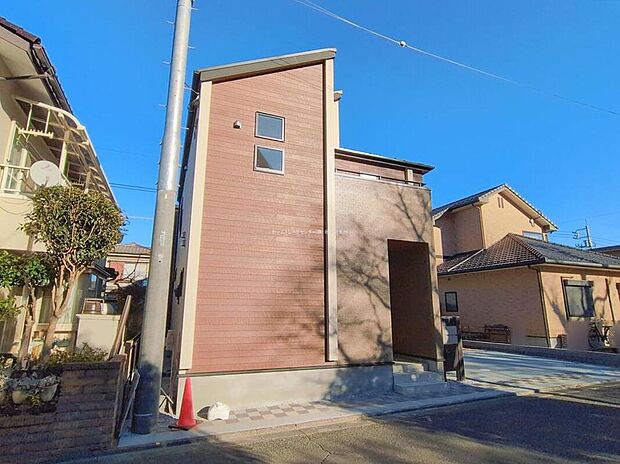 【現地外観写真】『１号棟』
住宅性能評価で耐震等級３（最高等級）を取得！お客様を守る大切な住宅だからこそ、第三者の検査を受けて安心して住んでいただける住宅をご案内させて頂きます。