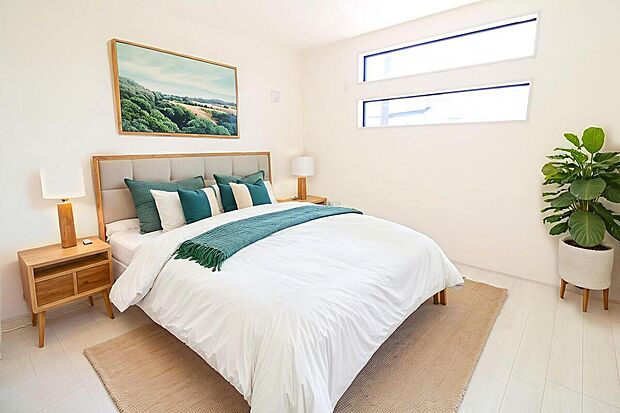 【洋室】大きなベッドを置いても余裕のある広さ！収納完備でお部屋をすっきりとお使いいただけます。お気に入りの空間でくつろぎのひと時をお過ごしください。※家具をCGで加工しています。家具付き販売ではございません。