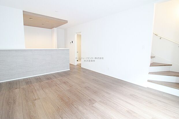 【リビング】『LDKは家族だんらんをデザイン』家族が集まり一緒の時間がすごせる工夫がされております。何気ない一日のひとコマが何者にも代えがたい宝物になることでしょう♪