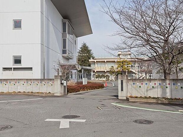 狭山市立西中学校(約700m)