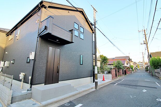 【前面道路含む現地写真】今日も、明日も、この街で、きっと家族がしあわせになる物語が描かれていくはずです。毎日の何気ない『いってきます』『ただいま』に幸せを感じられる、そんな住まいを。
