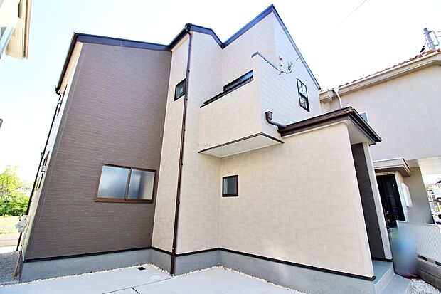 【現地外観写真】『１号棟』
住宅性能評価で耐震等級３（最高等級）を取得！お客様を守る大切な住宅だからこそ、第三者の検査を受けて安心して住んでいただける住宅をご案内させて頂きます。