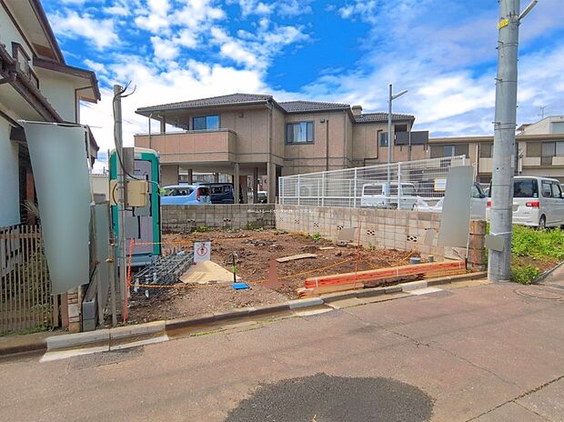 【現地外観写真】『１号棟』
お子様から「自分の部屋がほしい…」そんな成長もうれしいこの頃。お子様のさらなる成長を共に見守る新築マイホーム。